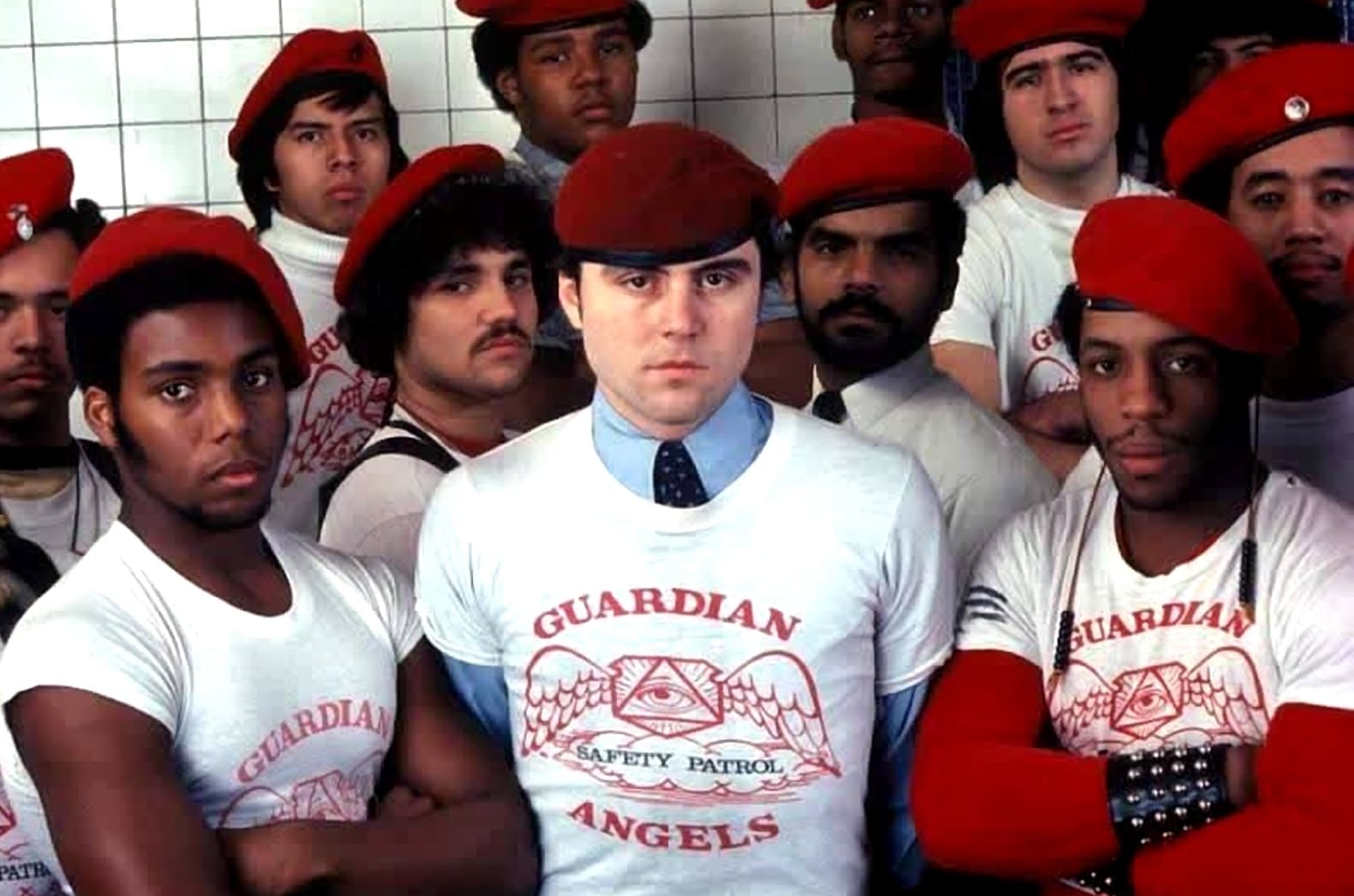 You are currently viewing New York : Curtis Sliwa et l’héritage complexe des Guardian Angels