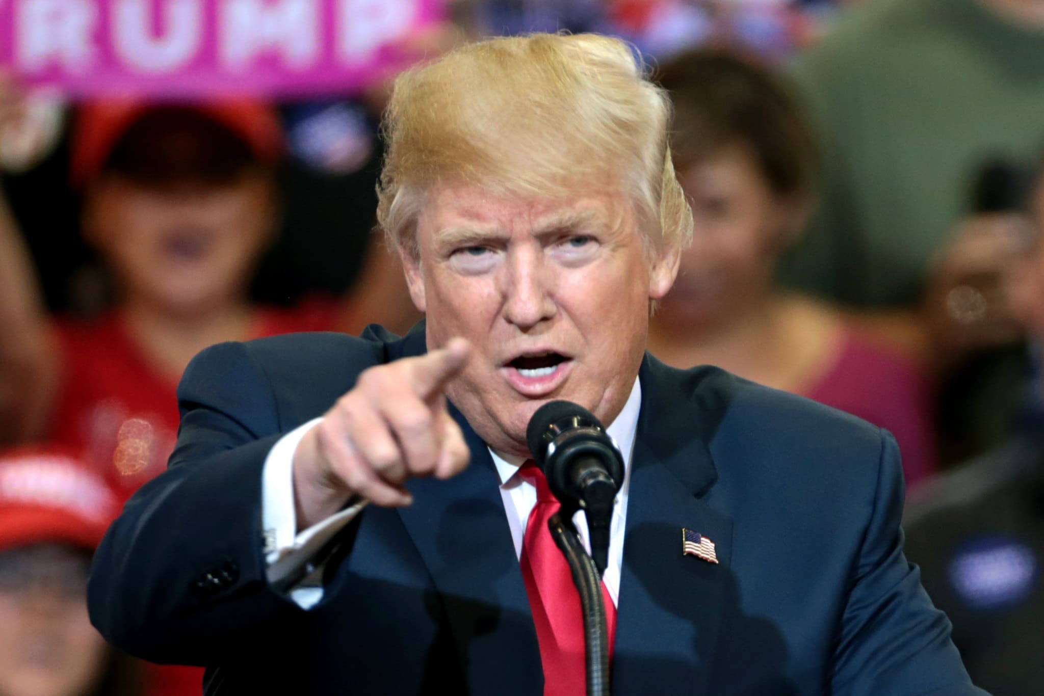 You are currently viewing Ovnis : Donald Trump promet la déclassification des dossiers après le buzz provoqué par Barack Obama