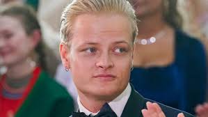 Lire la suite à propos de l’article Procès Høiby : le fils de la princesse Mette-Marit nie les viols et plonge la monarchie norvégienne dans la tourmente