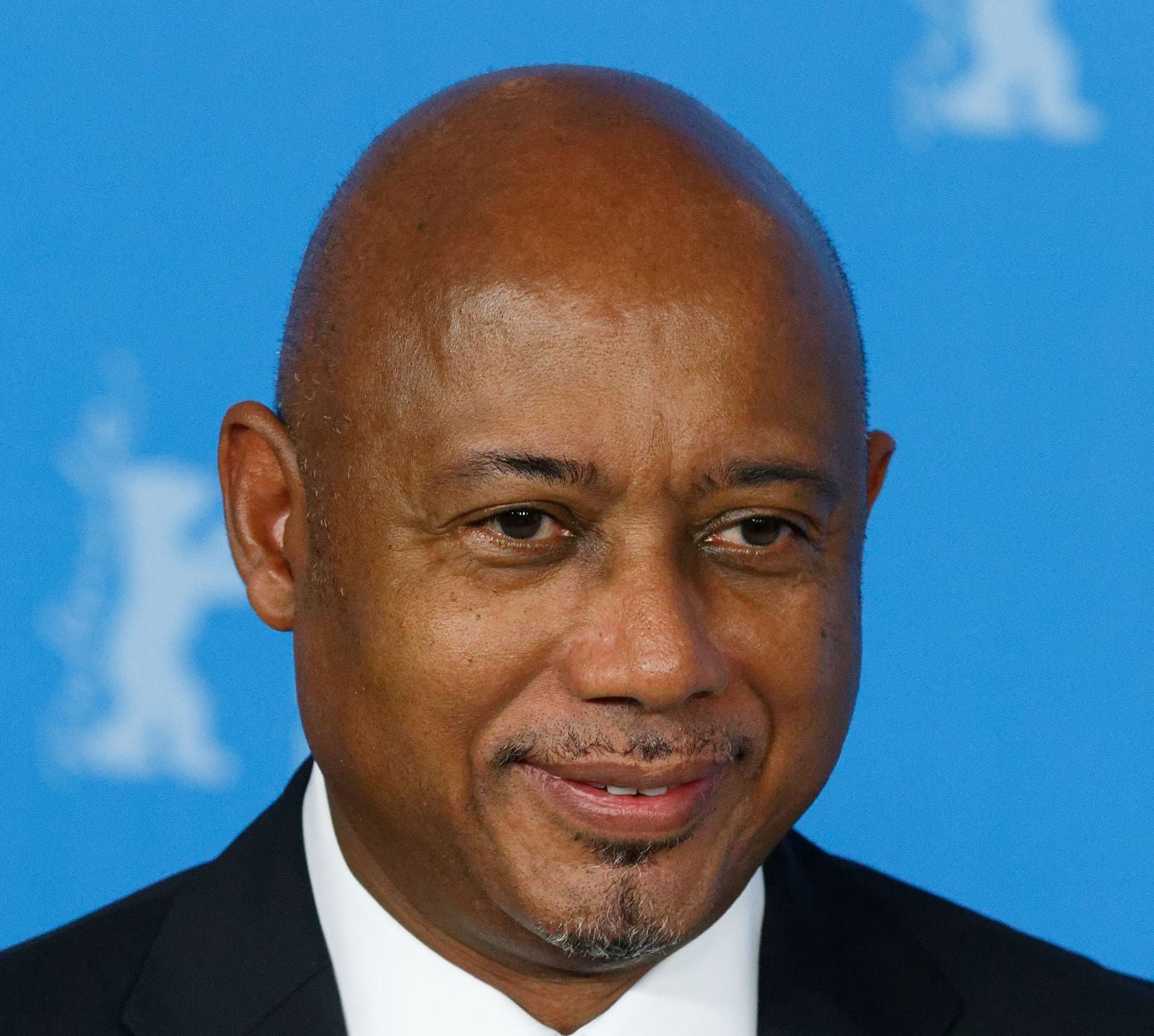 You are currently viewing Raoul Peck : son documentaire sur le franc-maçon Orwell interroge la vérité à l’ère numérique