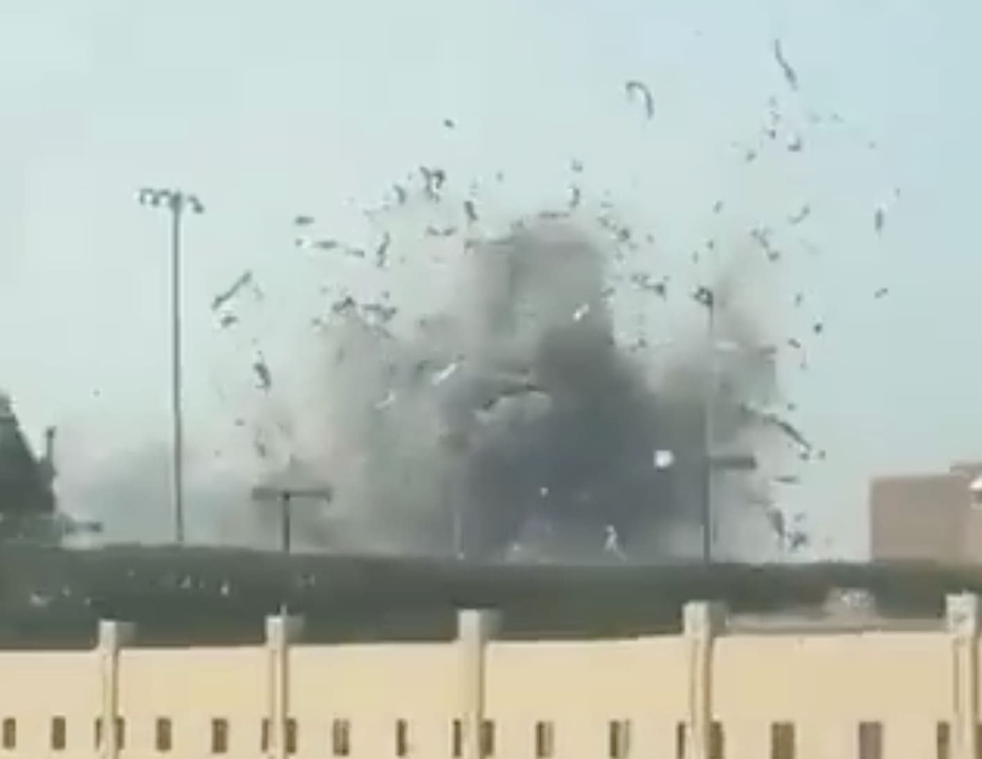 You are currently viewing Riposte iranienne massive : 435 missiles auraient tirés contre Israël et des bases américaines