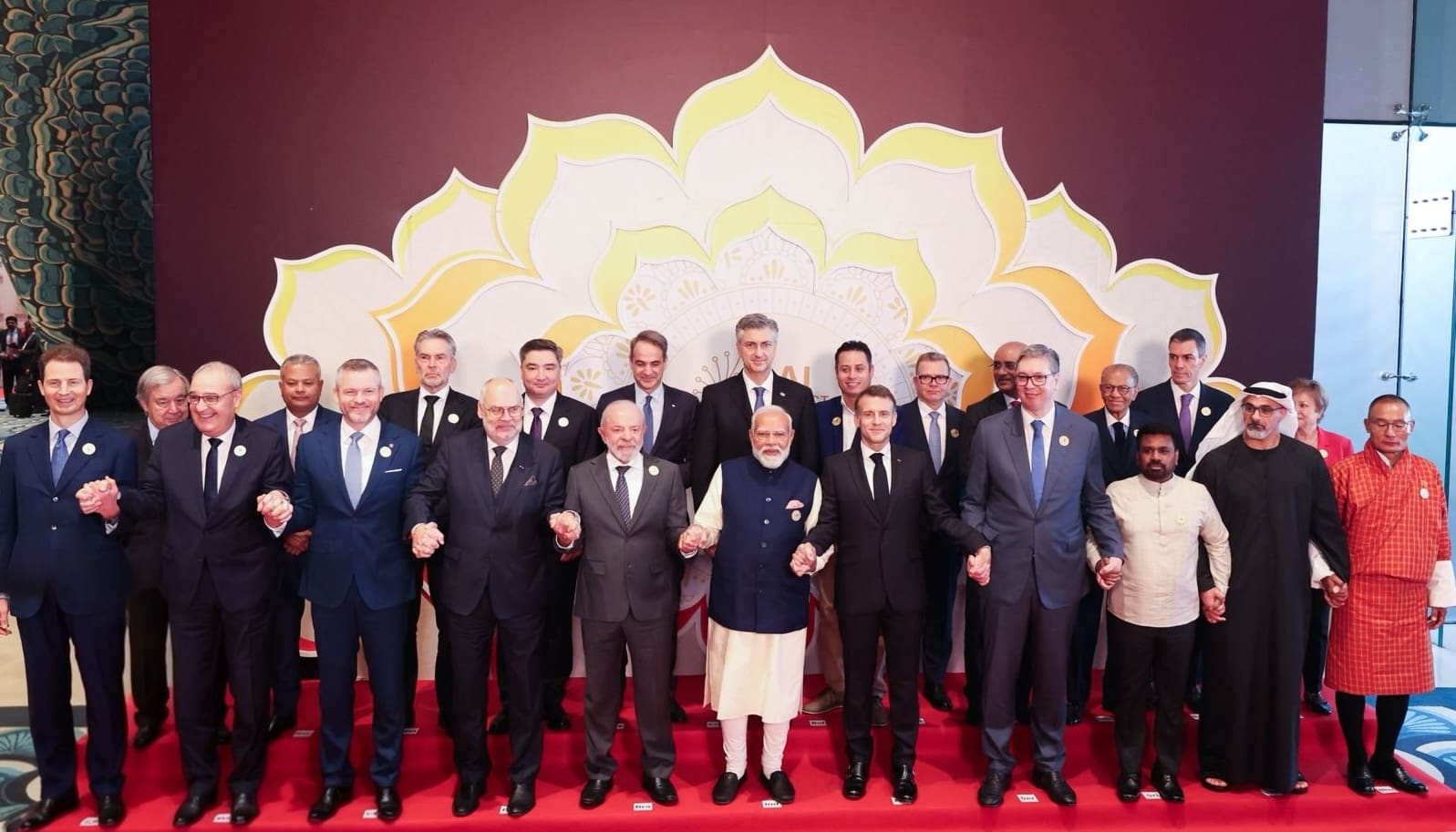 You are currently viewing Sommet IA en Inde : Les contributeurs du FEM vantent les capacités de l’intelligence artificielle et la nécessité de réguler