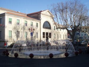 Lire la suite à propos de l’article Alès : l’attaque du bar « Le Prolé » relance les inquiétudes sur les violences d’extrême droite