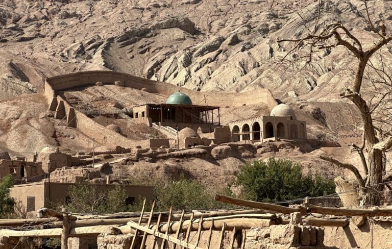 Lire la suite à propos de l’article Ashab Al-Kahf : les “compagnons de la caverne” qui menaceraient désormais les intérêts français en Irak