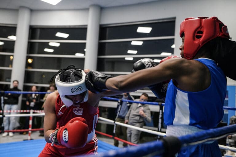 Lire la suite à propos de l’article Boxe féminine : retour sur la soirée organisée par la Boxe Populaire Croix-Rousse pour la Journée du 8 mars