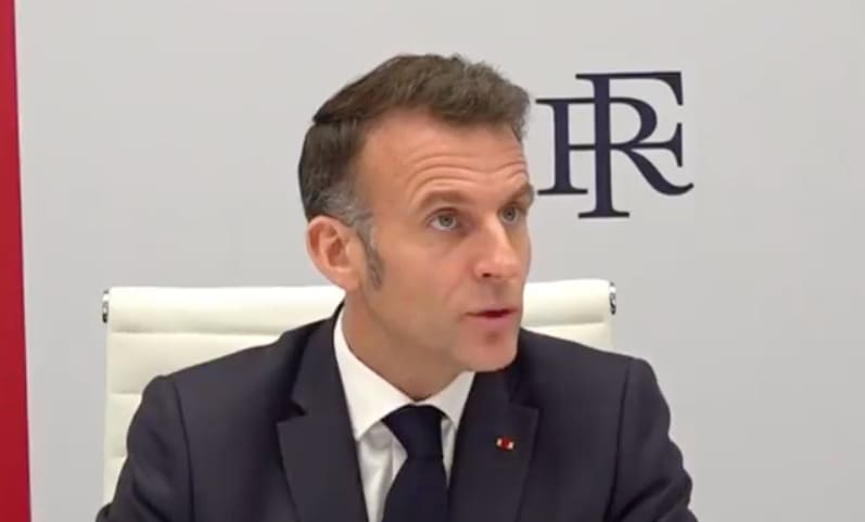 You are currently viewing Guerre en Iran : Emmanuel Macron déclare que le détroit d’Ormuz est devenu “un théâtre de guerre”