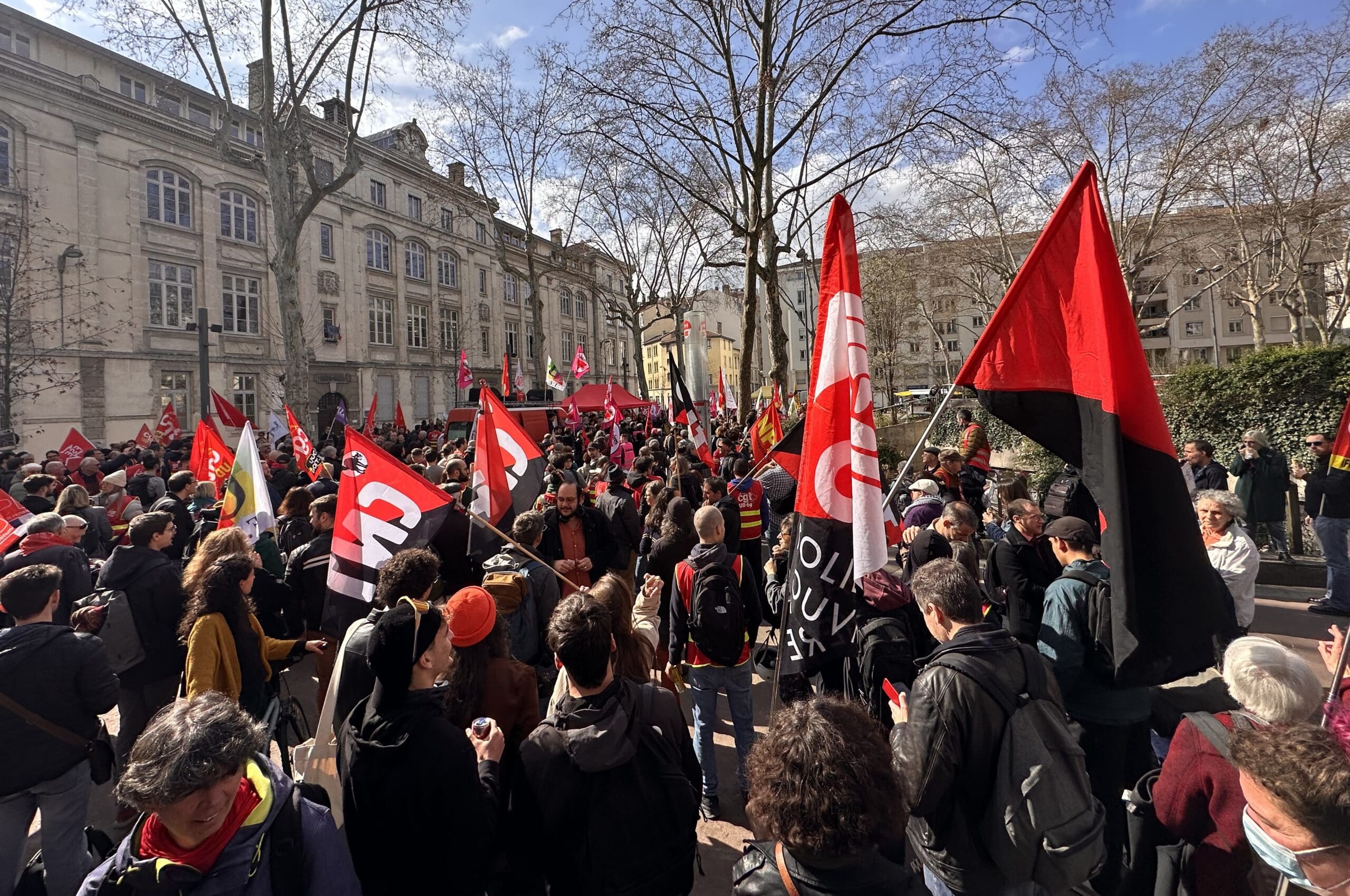 You are currently viewing Lyon : 500 personnes rassemblées contre des violences attribuées à l’extrême droite