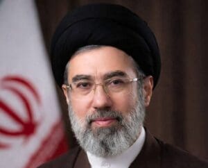 Lire la suite à propos de l’article Mojtaba Khamenei : le fils d’Ali Khamenei désigné nouveau Guide suprême de l’Iran après la mort de son père