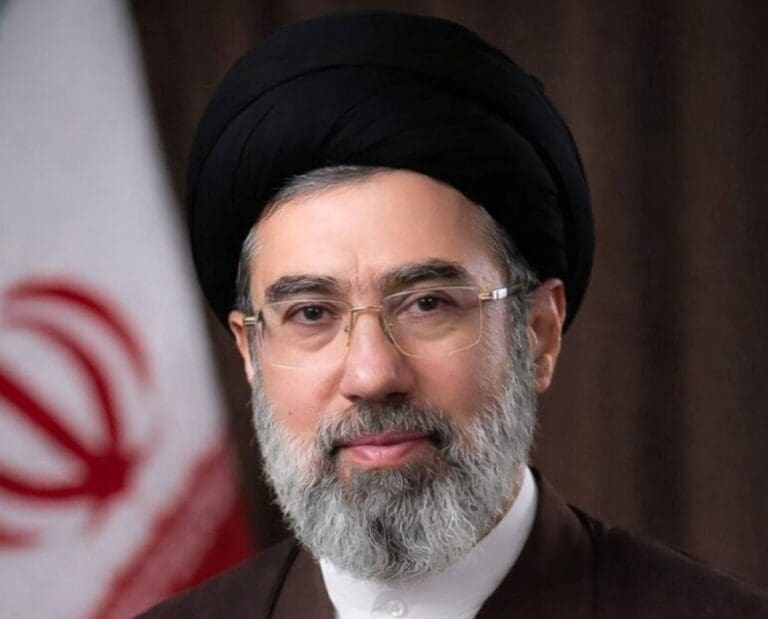 Lire la suite à propos de l’article Mojtaba Khamenei : le fils d’Ali Khamenei désigné nouveau Guide suprême de l’Iran après la mort de son père