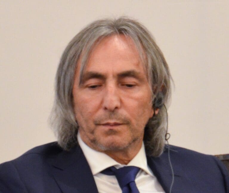 Lire la suite à propos de l’article Mort de l’oligarque russe Umar Dzhabrailov : suicide contesté et liens évoqués avec l’affaire Epstein