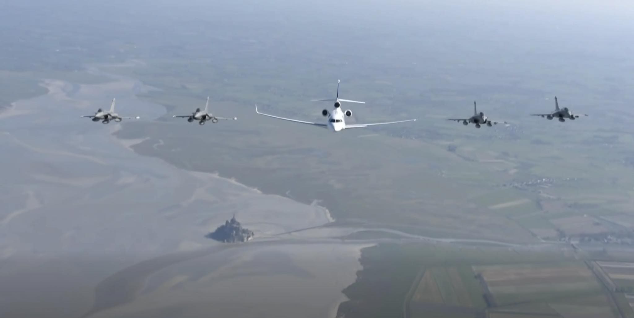 You are currently viewing Rafale : une escorte à 80 000 euros pour la visite d’Emmanuel Macron à l’Île Longue