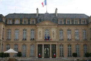 Lire la suite à propos de l’article Élysée : enquête explosive sur des marchés publics liés aux cérémonies du Panthéon
