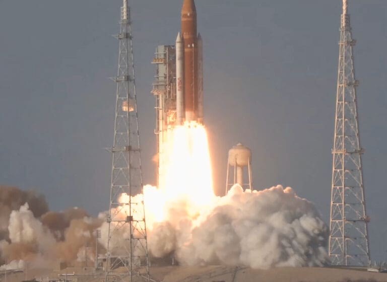 Lire la suite à propos de l’article Artemis-2 : quatre astronautes lancés vers la Lune