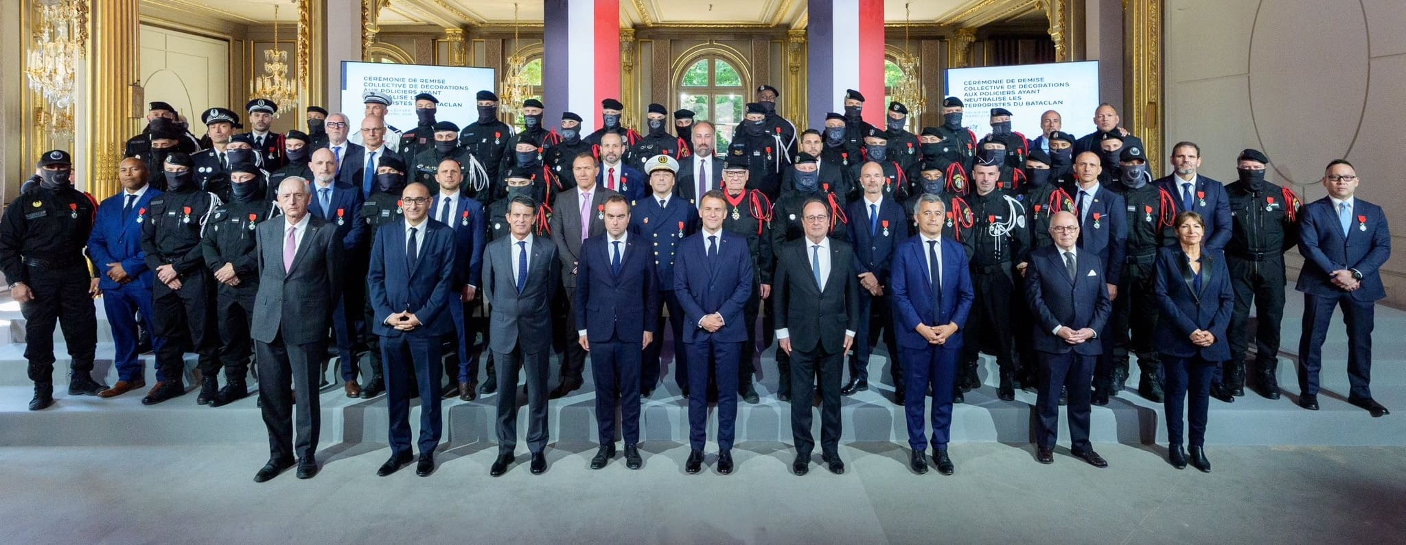 You are currently viewing Bataclan : Emmanuel Macron remet la Légion d’honneur aux policiers et à deux victimes des attentats