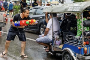 Lire la suite à propos de l’article Songkran 2026 : au cœur du Nouvel An thaïlandais, entre traditions millénaires et dérapages de touristes français