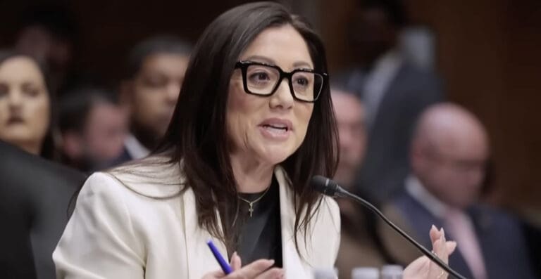 Lire la suite à propos de l’article États-Unis : la ministre du Travail de Donald Trump contrainte de quitter le gouvernement après des scandales