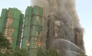 Lire la suite à propos de l’article Hong Kong incendie : le retour des habitants ravive le traumatisme du drame de 2025