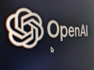Lire la suite à propos de l’article ChatGPT : OpenAI assume une surveillance des conversations et déclenche une polémique majeure