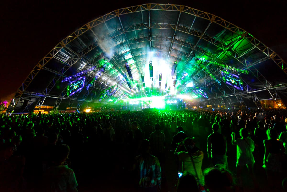 You are currently viewing Coachella : prix exorbitants, polémique politique et désastre écologique derrière le rêve californien porté par les influenceurs