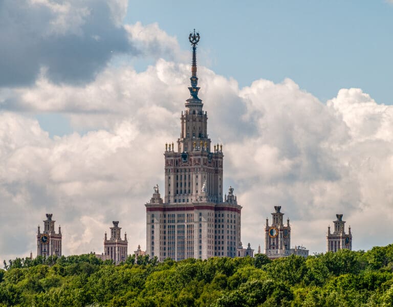 Lire la suite à propos de l’article Diplomatie française : la riposte ironique à la campagne russe « TimeToLiveInRussia »