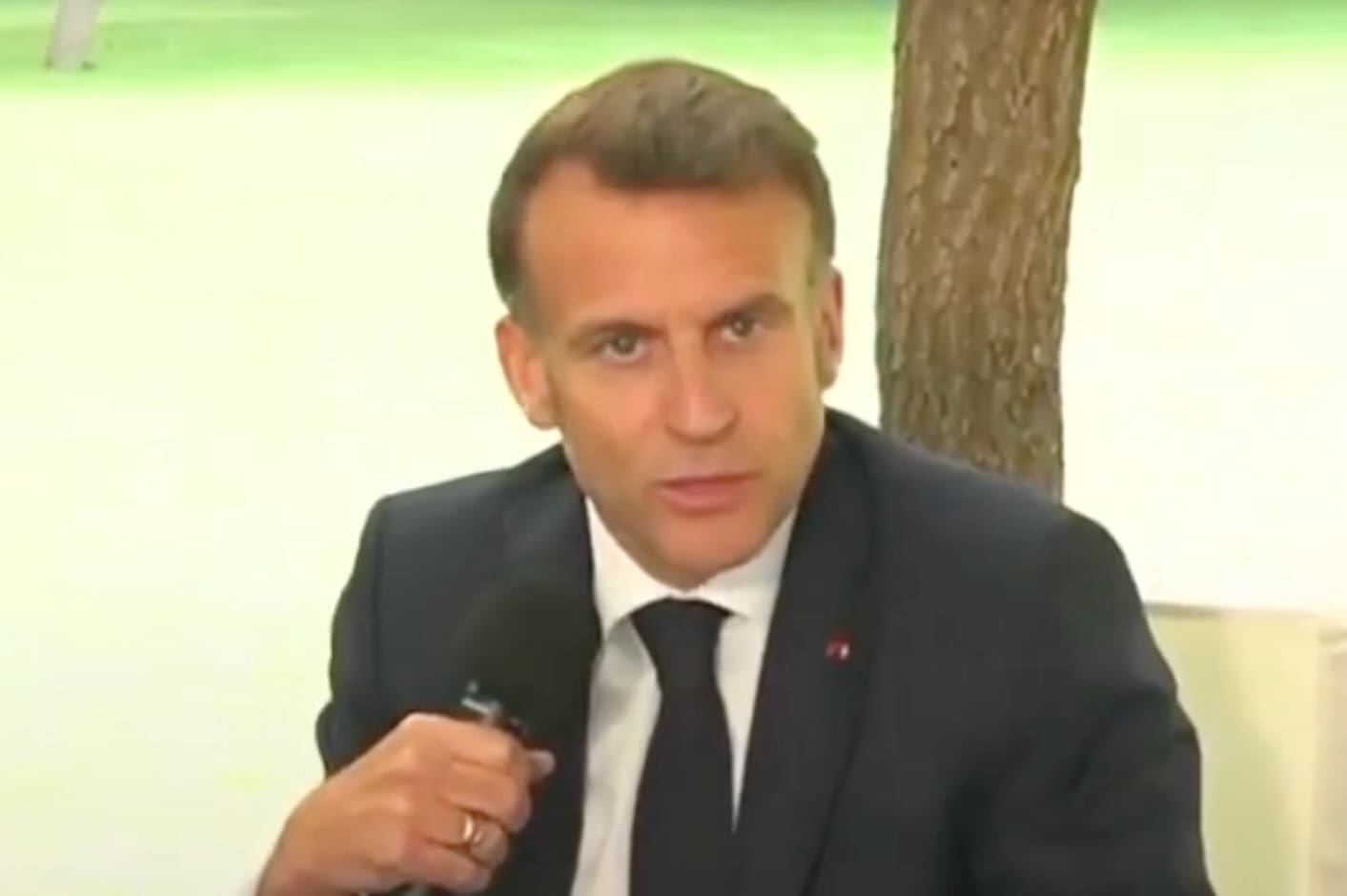 You are currently viewing Emmanuel Macron : le président annonce son retrait définitif de la vie politique après 2027