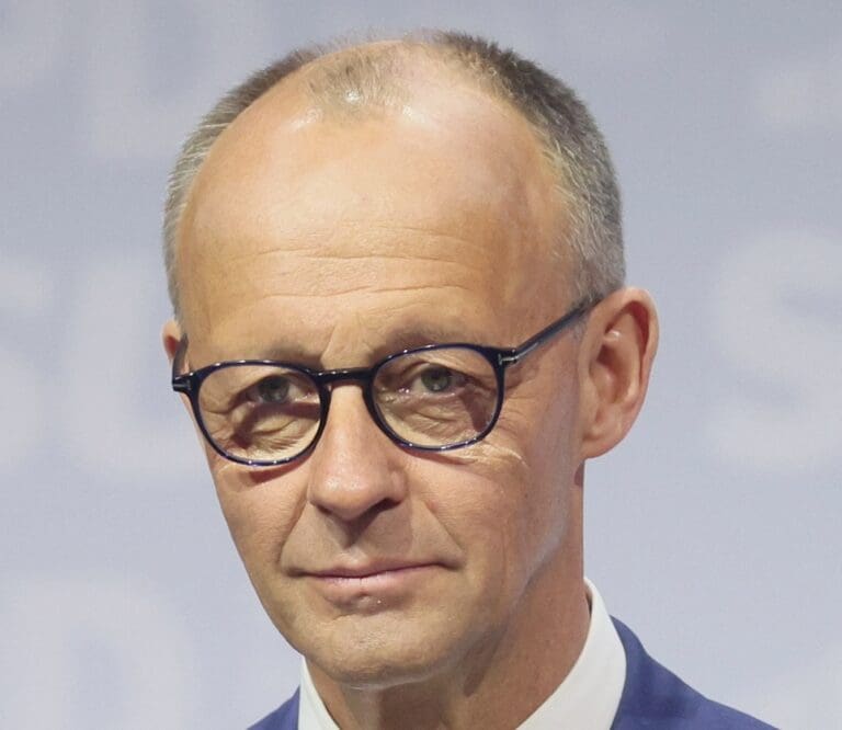 Lire la suite à propos de l’article Intelligence artificielle industrielle : Friedrich Merz plaide pour un assouplissement des règles européennes