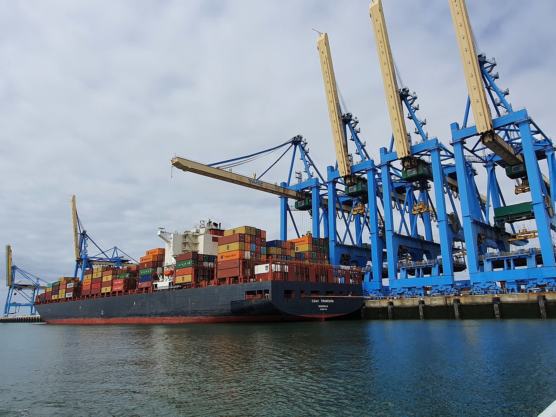 You are currently viewing Le Havre : la sécurité portuaire inquiète les logisticiens des filières luxe et spiritueux