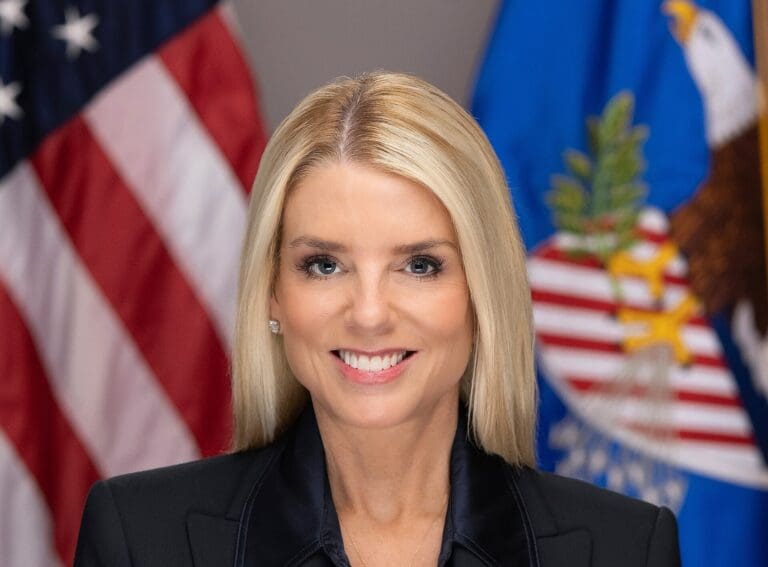 Lire la suite à propos de l’article Pam Bondi : audition fixée après un bras de fer autour des dossiers Epstein