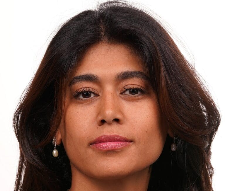 Lire la suite à propos de l’article Rima Hassan porte plainte après les fuites lors de sa garde à vue