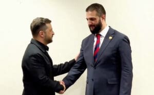 Lire la suite à propos de l’article Zelensky à Damas : l’Ukraine tisse des liens avec la Syrie post-Assad