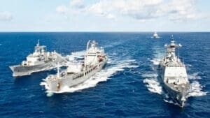 Lire la suite à propos de l’article Détroit d’Ormuz : menaces iraniennes sur les câbles sous-marins, tensions militaires et reprise du trafic pétrolier