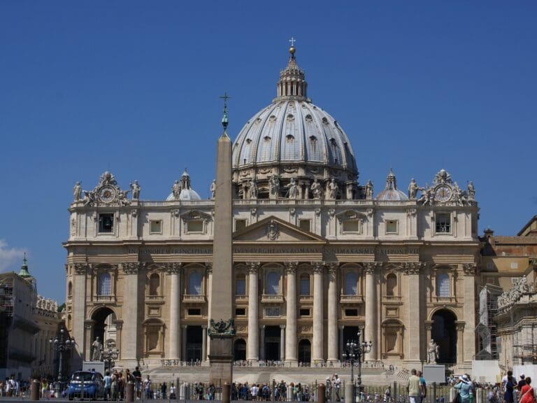 Lire la suite à propos de l’article Bénédiction des couples homosexuels : le Vatican rappel à l’ordre de l’Église catholique allemande