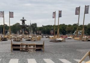 Lire la suite à propos de l’article Yann Arthus-Bertrand : son exposition « Vivre ensemble » saccagée après la victoire du PSG