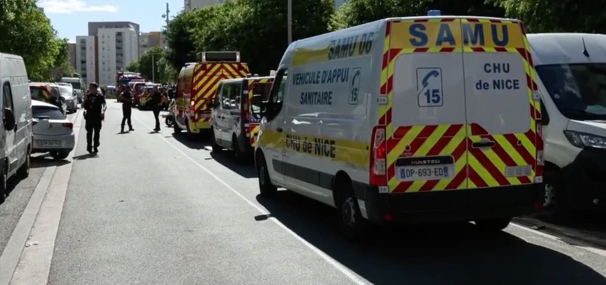 Secours présents sur le lieu de la fusillade à Nice. Photo : Capture d'écran de TF1.