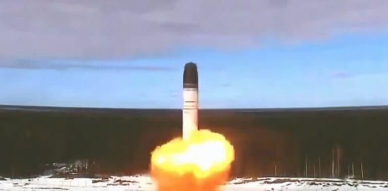 Lire la suite à propos de l’article Missile Sarmat : la Russie relance son programme nucléaire stratégique