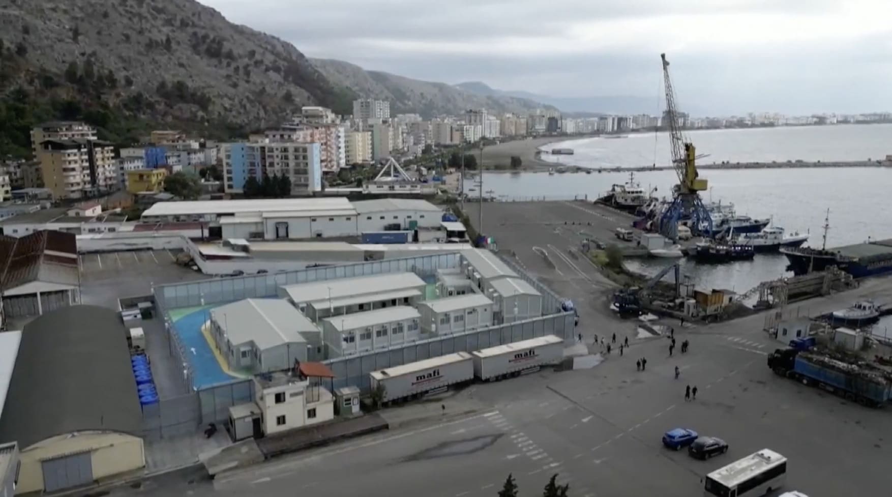 Port de Shëngjin, en Albanie, un des centres de rétention italiens. Photo : Capture d'écran de FranceInfo.