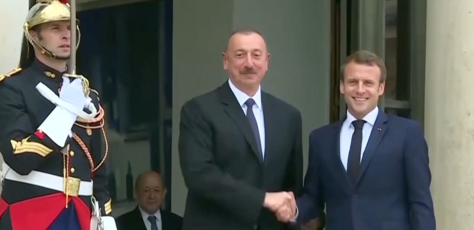 You are currently viewing Azerbaïdjan : Macron échange avec Ilham Aliev sur les relations bilatérales et la stabilité régionale du Caucase