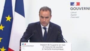 Lire la suite à propos de l’article Crise énergétique : le gouvernement débloque plus de 700 millions d’euros d’aides ciblées face à la flambée des carburants