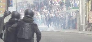 Lire la suite à propos de l’article Bolivie : manifestations massives et affrontements à La Paz contre le président Rodrigo Paz en pleine crise économique