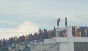 Lire la suite à propos de l’article Venezuela : des centaines de détenus prennent le contrôle d’une prison et dénoncent des actes de torture