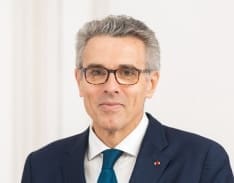 Lire la suite à propos de l’article Conseil d’État : un slip de bain personnalisé au cœur d’une polémique à la préfecture de police de Paris