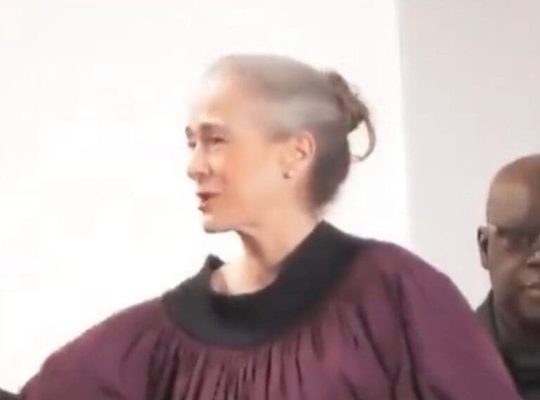 Lire la suite à propos de l’article Delphine Ernotte à Cannes : sa robe fait polémique sur les réseaux