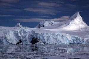 Lire la suite à propos de l’article Antarctique : des vestiges radioactifs vieux de 80 000 ans découverts sous la glace