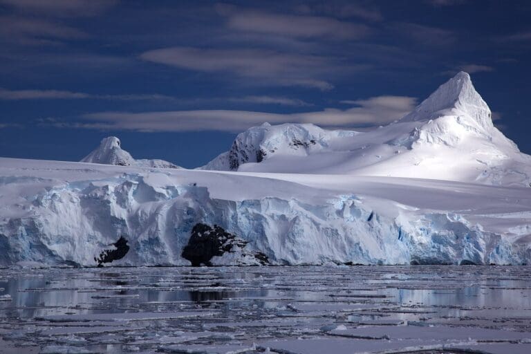 Lire la suite à propos de l’article Antarctique : des vestiges radioactifs vieux de 80 000 ans découverts sous la glace
