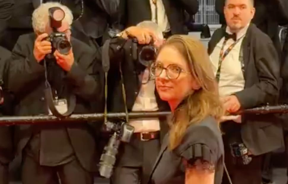 You are currently viewing Festival de Cannes : Aurore Bergé fait polémique sur le tapis rouge