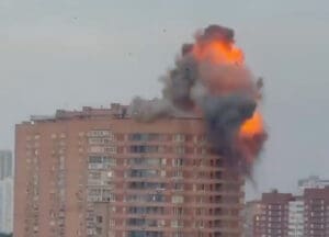 Lire la suite à propos de l’article Guerre en Ukraine : Moscou frappée par une attaque de 600 drones, la Russie évoque l’une des offensives les plus massives du conflit