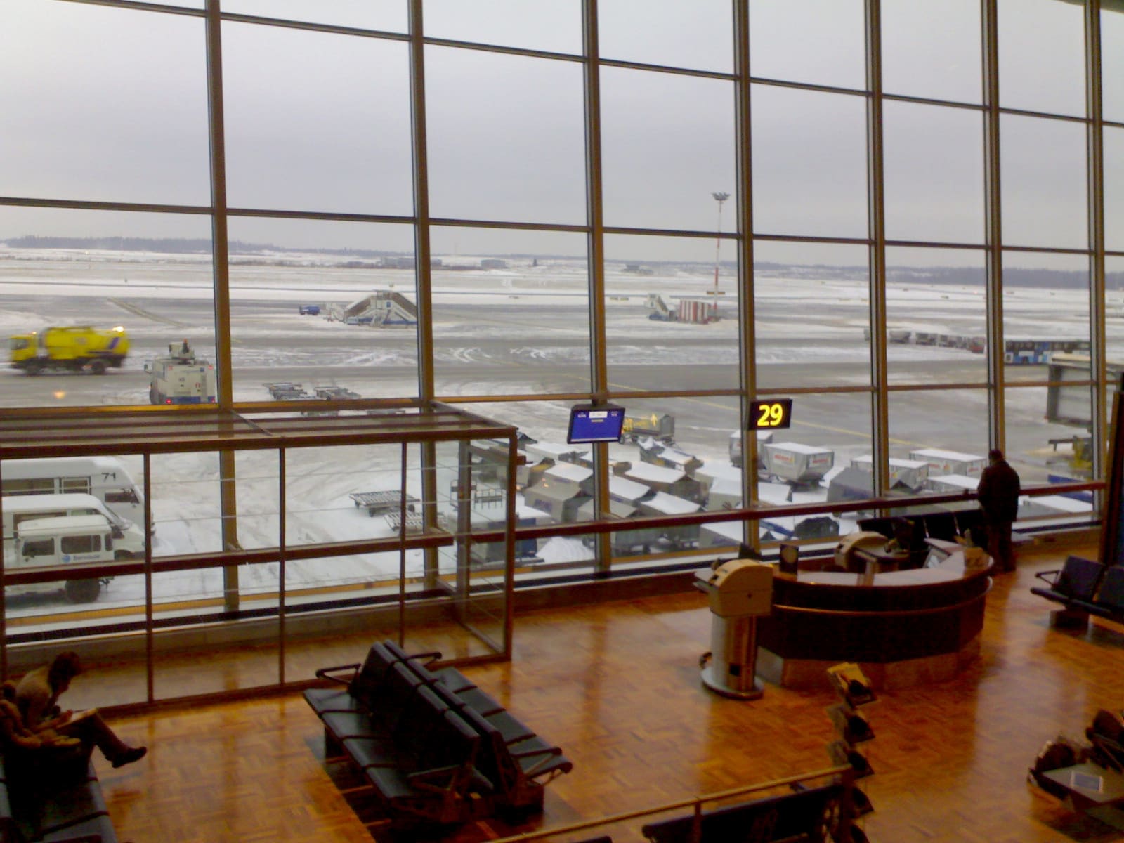 Porte 29 à l'aéroport d'Helsinki-Vantaa en janvier 2008. Photo : @IK's World Trip / Wikimedia.