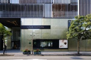 Lire la suite à propos de l’article LVMH : Arnault cherche des repreneurs pour Marc Jacobs et Fenty Beauty