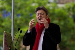 Lire la suite à propos de l’article LFI et la concentration des médias : Mélenchon promet une loi rapide contre les grands groupes en cas de victoire en 2027