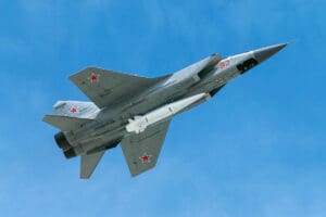 Lire la suite à propos de l’article Missiles hypersoniques : deux physiciens russes condamnés à 12 ans de prison pour trahison en Russie.